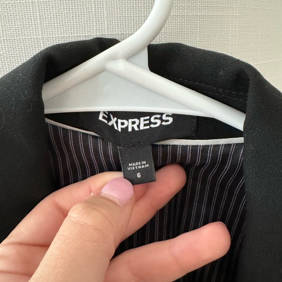 Express Women’s Blazer with One Button - Picture 4 of 5